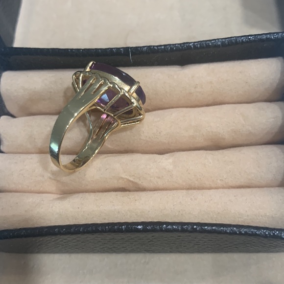 Amethyst ring around 8 carats in gold settings - Picture 2 of 6